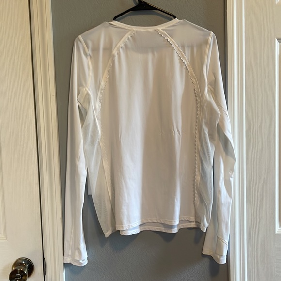 Lululemon White Long Sleeve Top with thumb holes - Picture 6 of 7